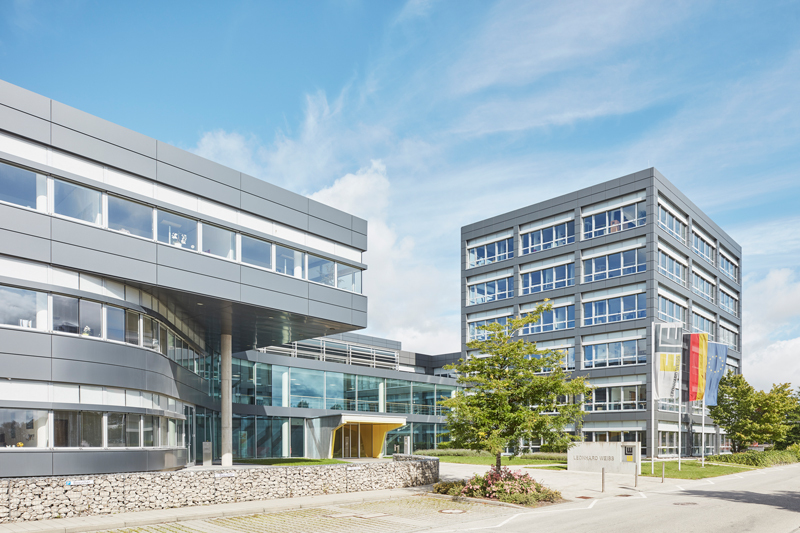 Ausschnitt des Firmengebäudes von LEONHARD WEISS in Satteldorf