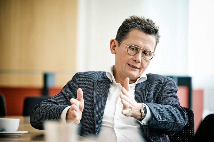 CEO R. STAHL